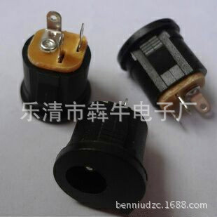 供应电源插座DC022A卡槽式黑色铜针5.5*2.1圆孔音视频母座