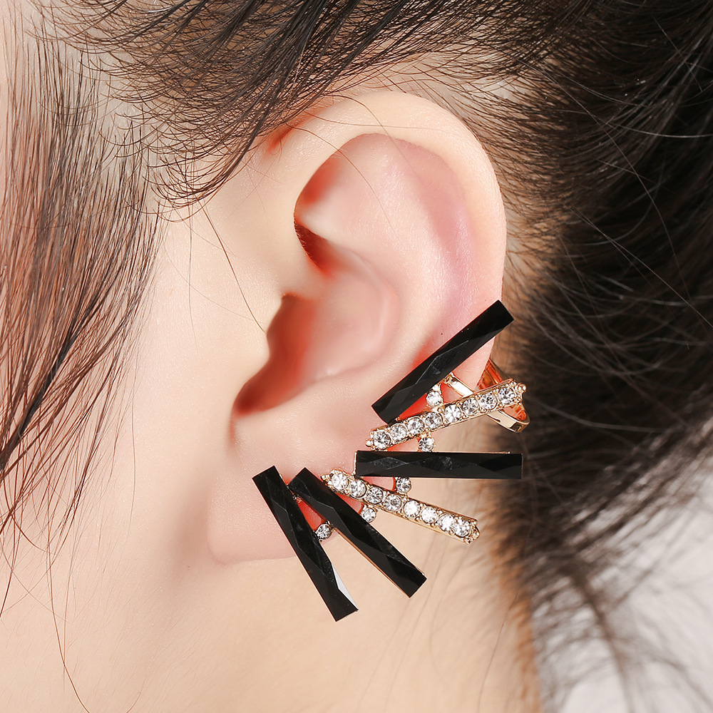 Diamond-studded Geometric Earrings display picture 2