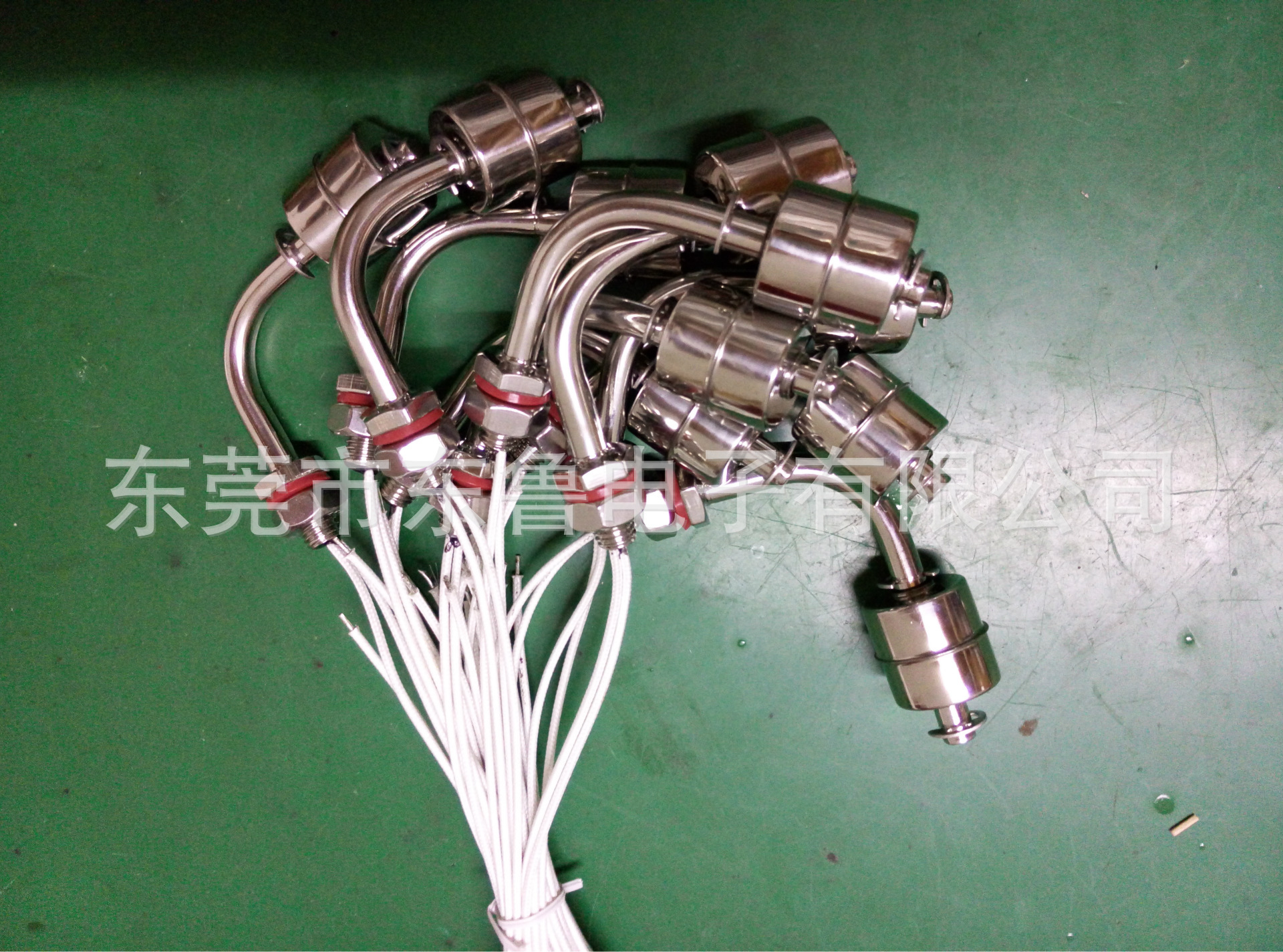 供应不锈钢90度弯管式侧装浮球开关 液位开关 水位开关