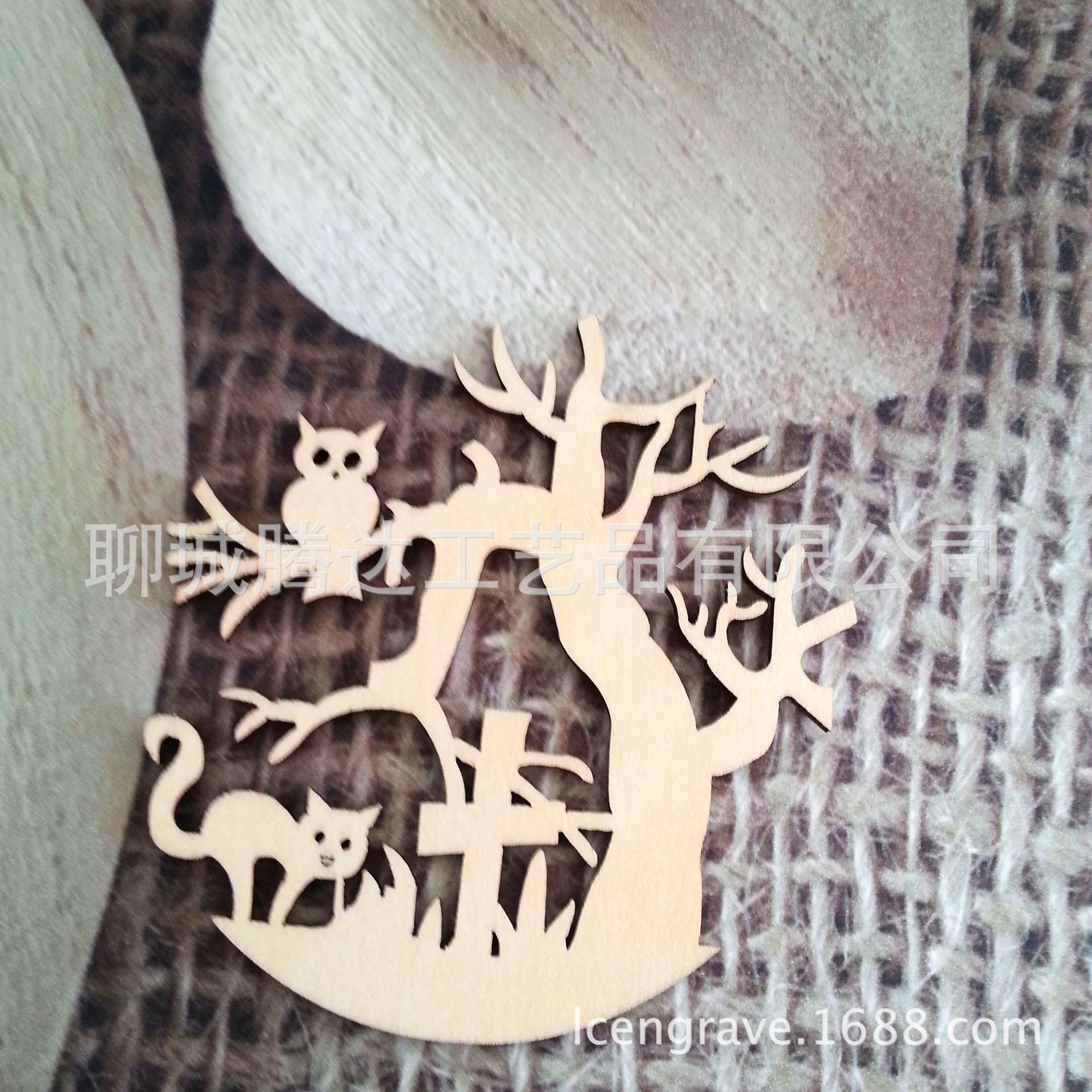 供应木质杂货创意挂件 木雕刻明信片木质杯子垫 各种节日木挂件