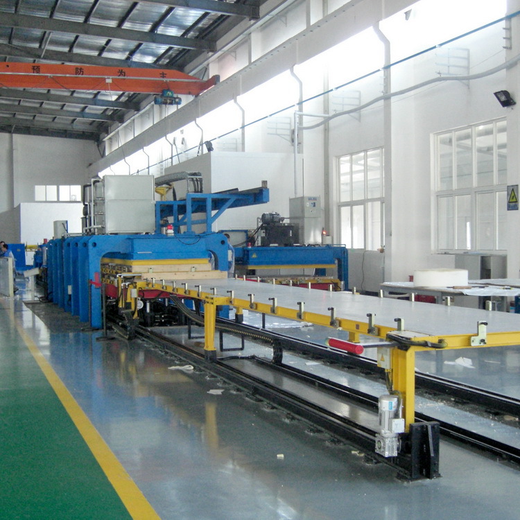 青岛国森专业制造高精度大幅面玻璃钢复合车厢板成型生产线