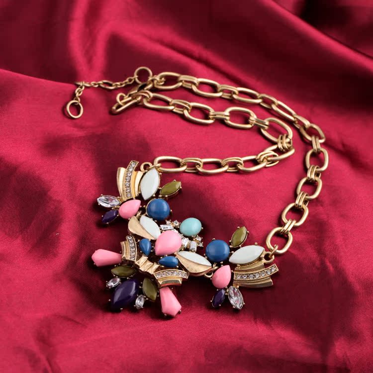 Simple temperament fashion Ruili necklace design sense diamondstudded gemstone necklace national tide ethnic style pendant sweater chain tidepicture11