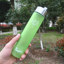 创意H2O磨砂塑料杯直身杯 汽水瓶 有提绳棒棒杯 纯色杯子定制logo
