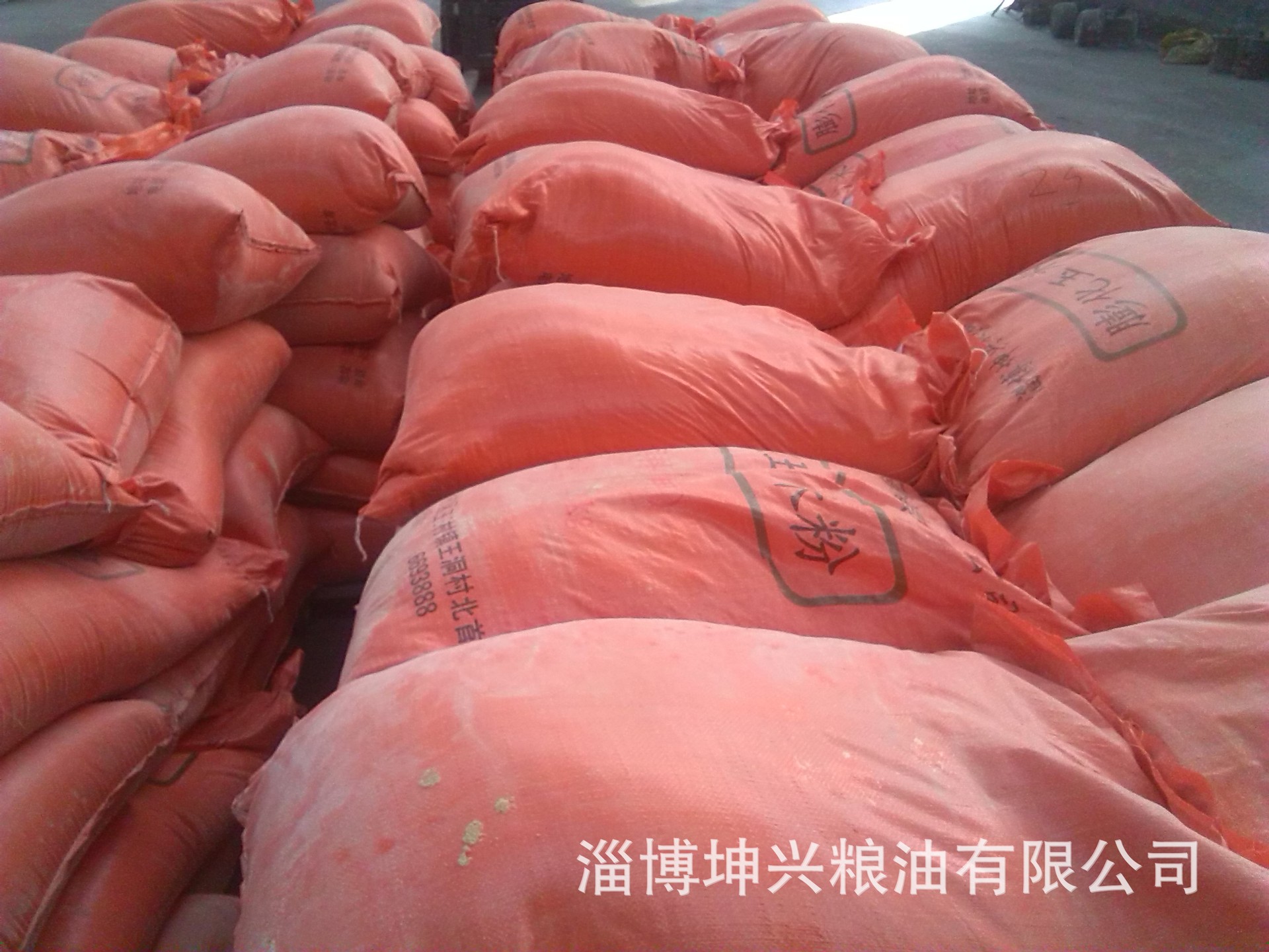 长期供应膨化玉米粉(60-80目)营养丰富，用途广泛。