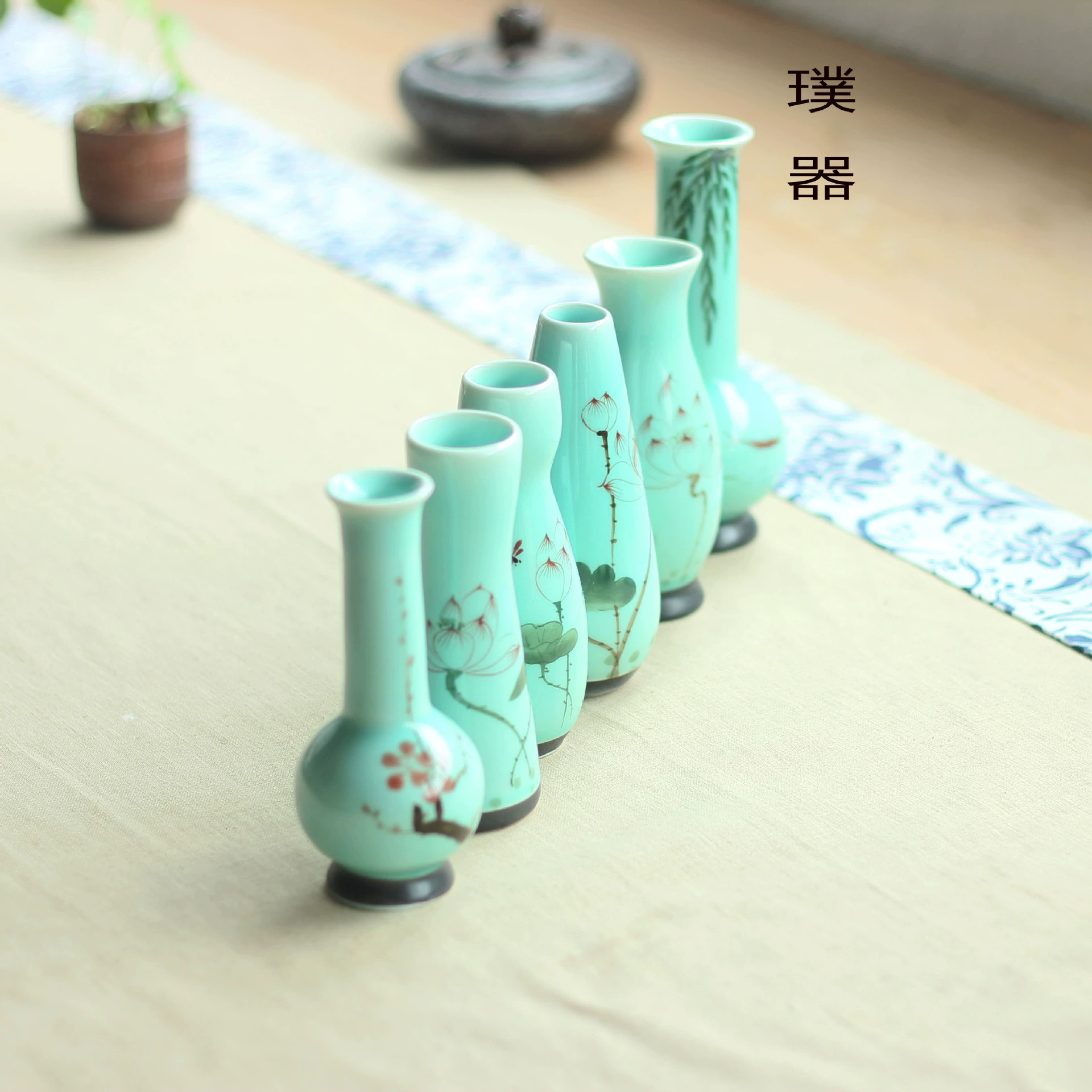 Exquisite hand -painted lotus ceramics plugs creative home handmade vase decoration hydroponic celadon office ornaments