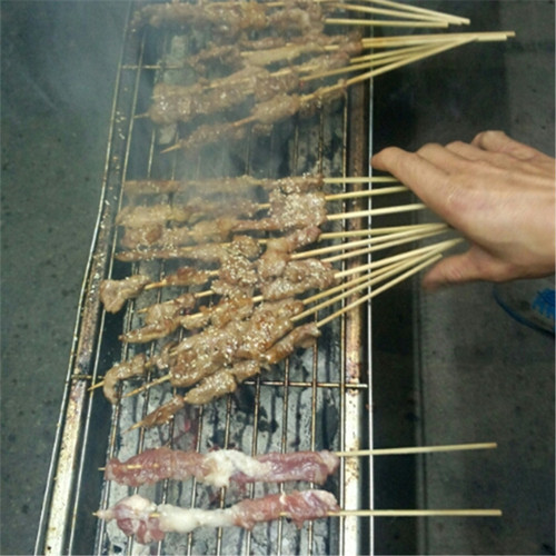 Butterfly grilled thickened mutton skewers large charcoal barbecue commercial barbecue grill 1.2 meters long and 18 inches wide