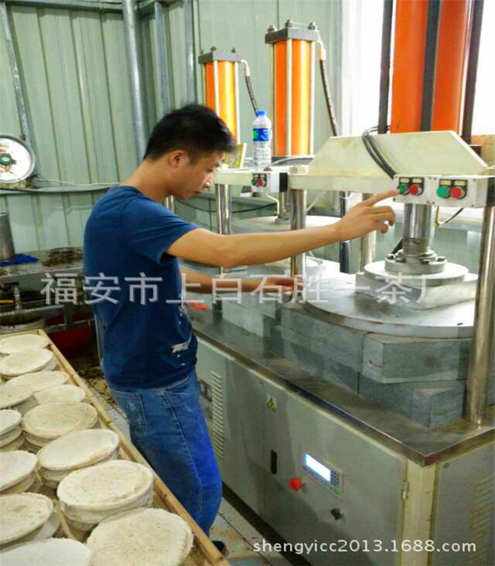 1908199799_1401369403