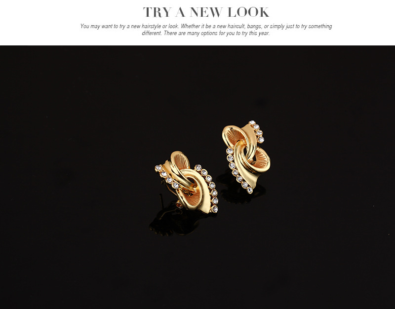 Retro golden twisted inlaid pearl diamond alloy jewelry set