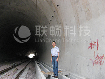 湘贵线-泄漏电缆夹具（公网覆盖工程）