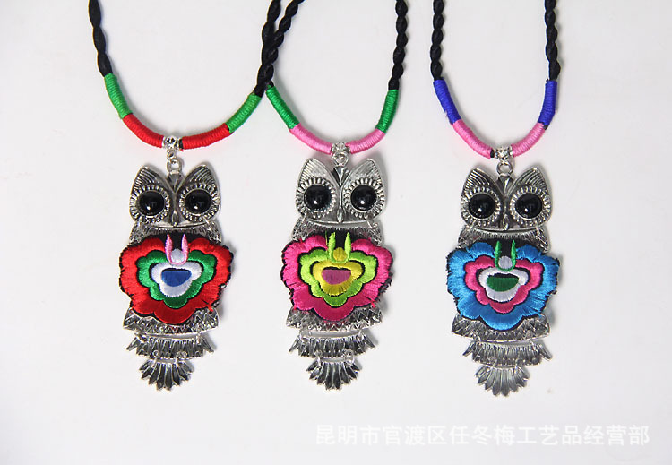 绣花猫头鹰项链