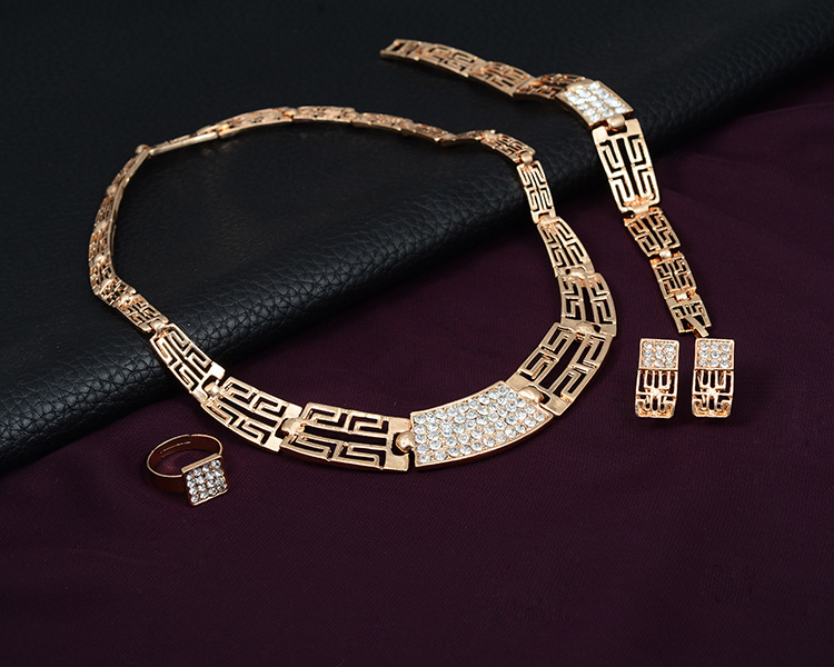 Retro Hollow Geometric Gold-plated Full Diamond Jewellery Set display picture 7