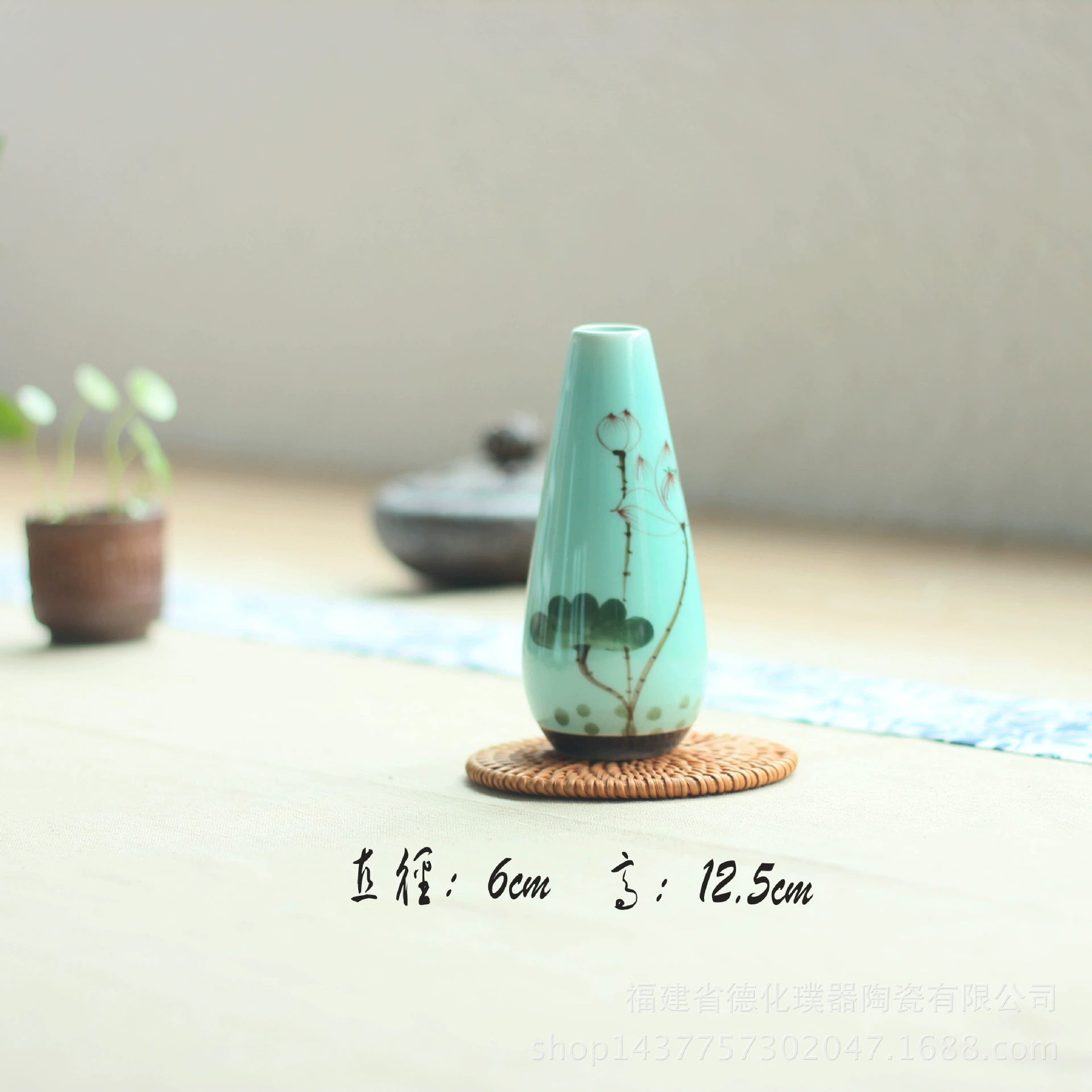 Exquisite hand -painted lotus ceramics plugs creative home handmade vase decoration hydroponic celadon office ornaments
