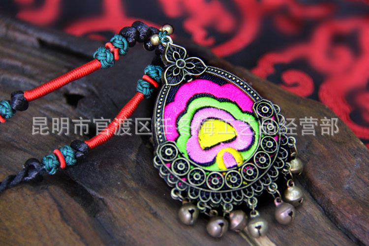绣花铃铛项链