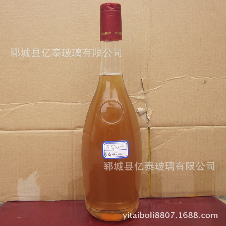 山东郓城厂家制做500ml晶白料玻璃洋酒瓶透明木塞口晶质料酒瓶子