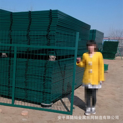 护栏厂现货直销安全通用抗生锈墨绿色浸塑直框网防护隔离网|ru