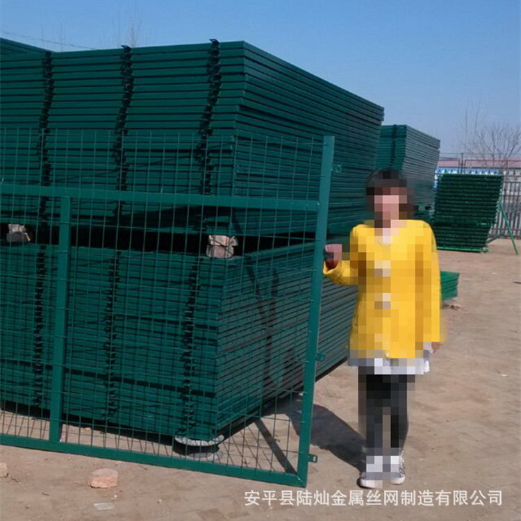 护栏厂现货直销安全通用抗生锈墨绿色浸塑直框网防护隔离网|ru