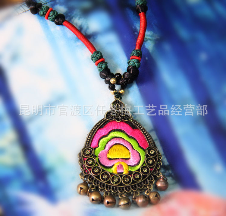 绣花铃铛项链