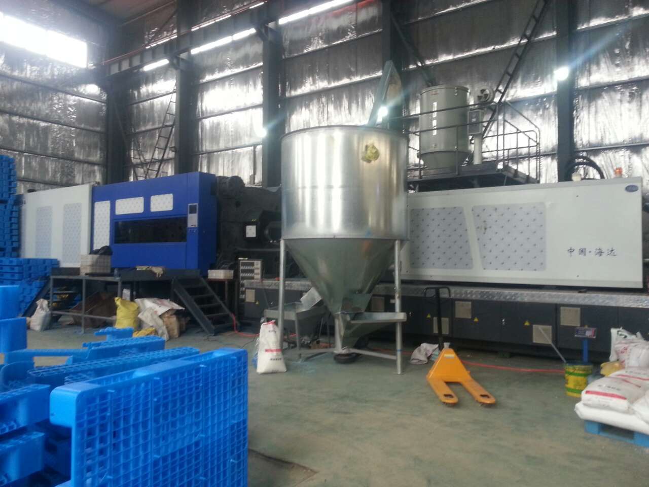 注塑机，海达HDJS 1400（注射量7000克），震雄、申达注塑机