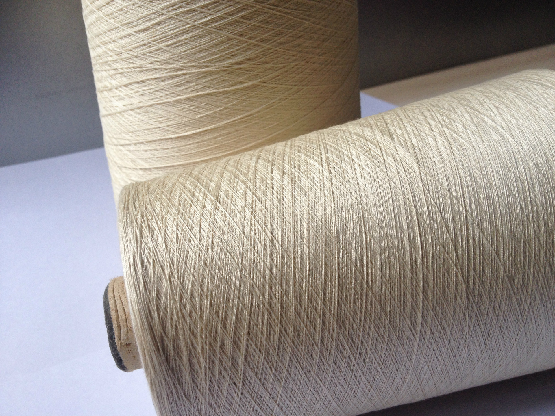 绢丝粘胶精棉混纺纱 绢丝混纺纱混合编织彩点纱双股