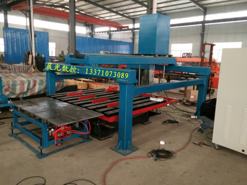 山东自动上料、数控送料、准确定位、输送出料的液压送料机