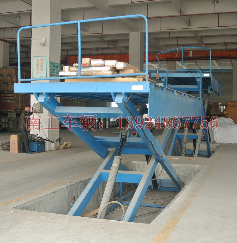 定制装卸货升降平台 小型电动升降机