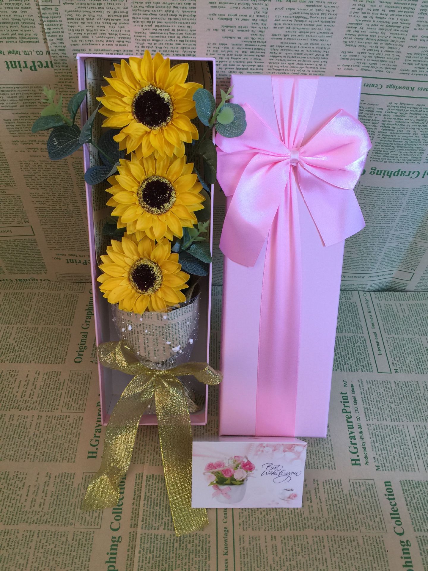 三朵太阳花深黄