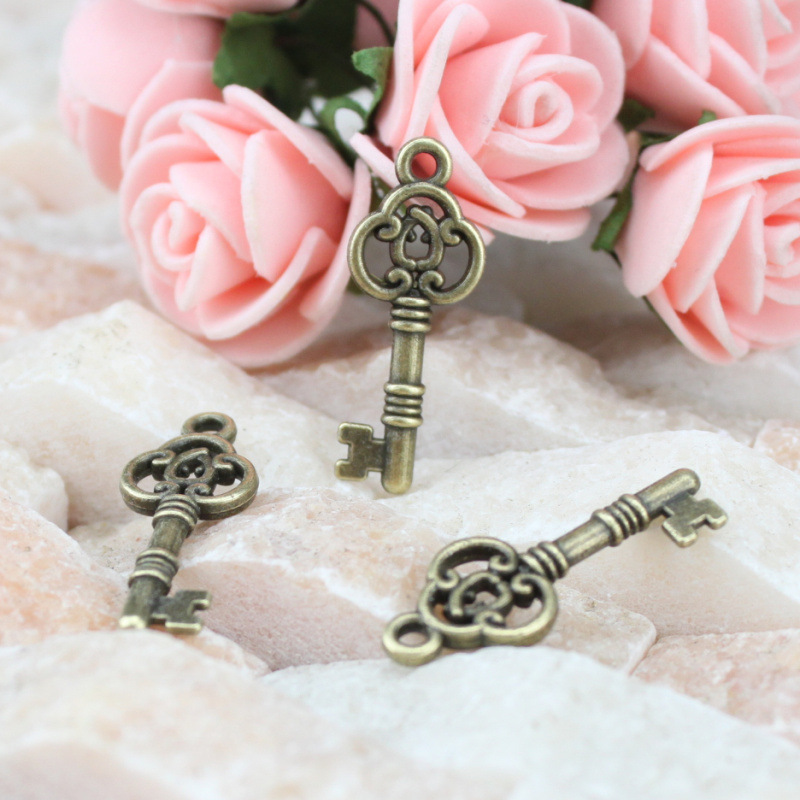 DIY jewelry accessories 28*11mm alloy double-sided retro key retro key key pendant jewelry DIY jewelry accessories 28*11mm alloy double-sided retro key retro key key pendant jewelry