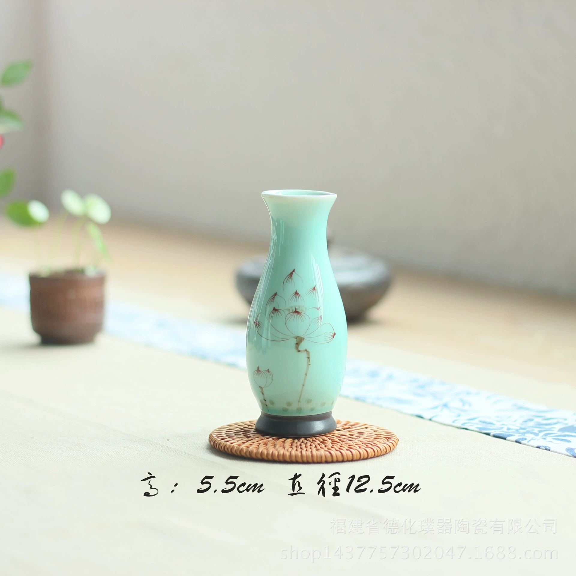 Exquisite hand -painted lotus ceramics plugs creative home handmade vase decoration hydroponic celadon office ornaments