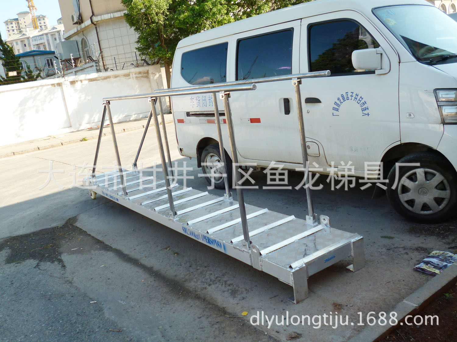 厂家供应  定做鱼龙牌铝合金登船梯  扶手一体可以折叠