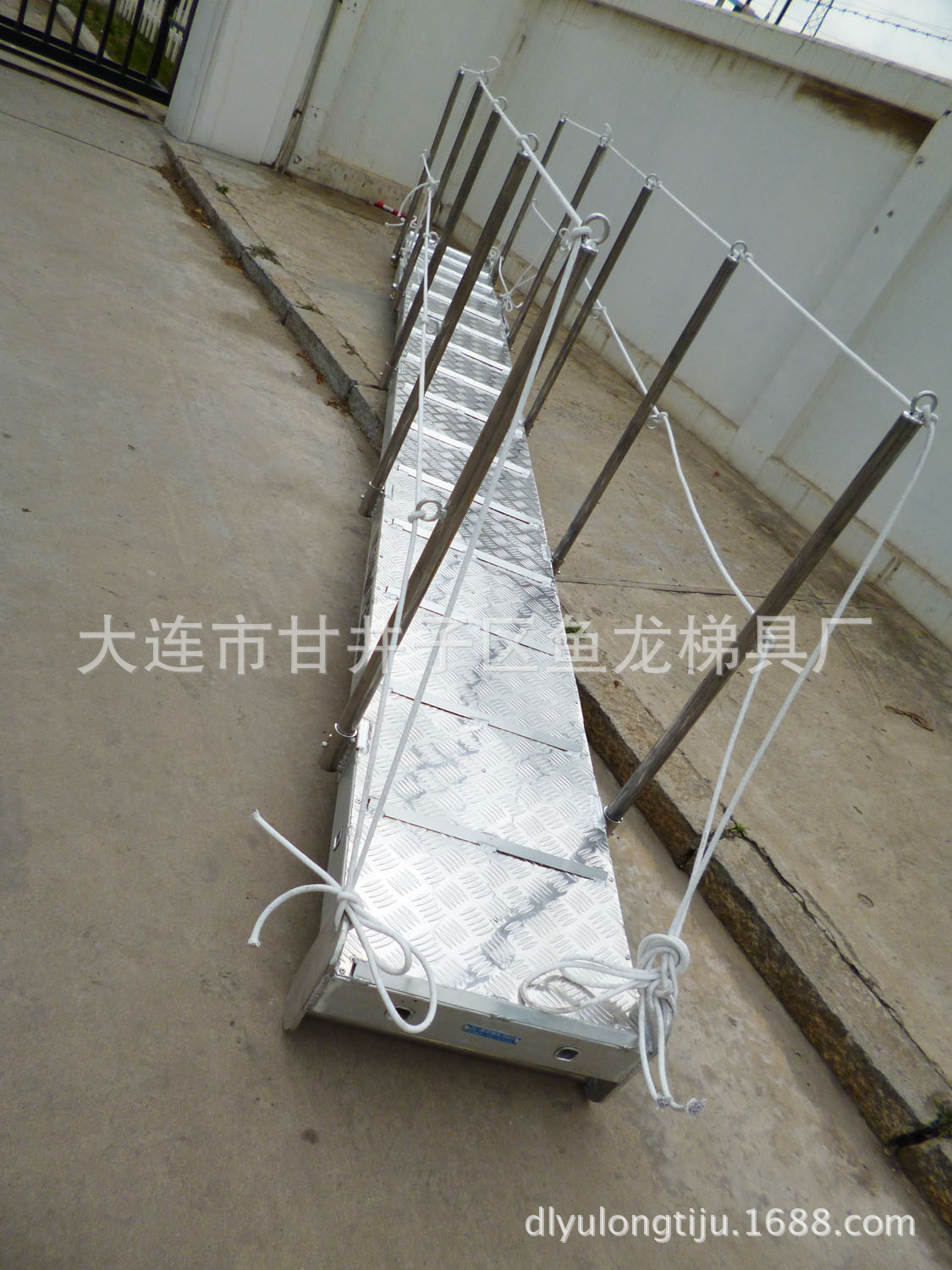厂家定做 加工铝合金插接式二段式登船梯 码头梯 铝合金船用跳板