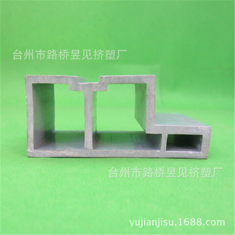Productos de extrusión de plástico PVC plástico puertas y ventanas Perfil de barandilla de acero de plástico perfil PVC Procesamiento de extrusión
