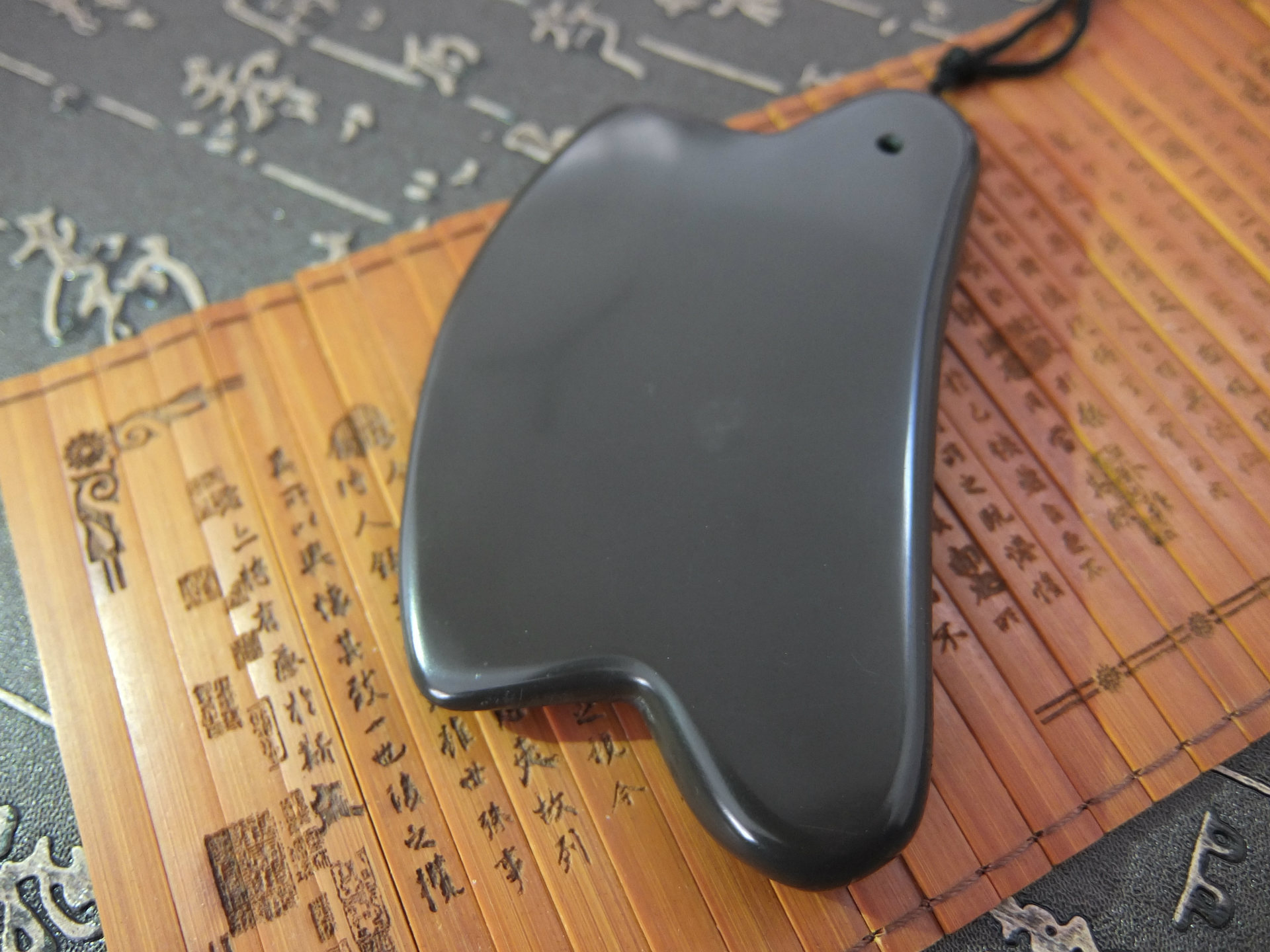 刮痧板为什么用泛石的,砭石和玉石刮痧哪个好,砭石刮痧板_大山谷图库