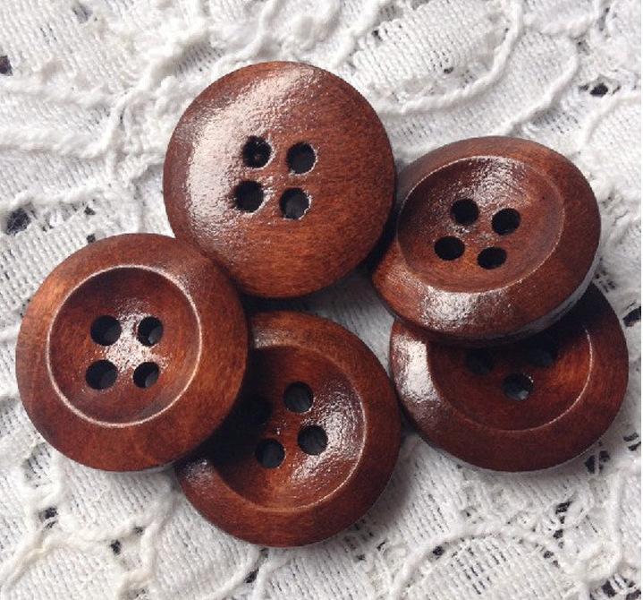 辅料纽扣批发/厂家直销红棕色亮光双倒边四眼木头扣子 小额混批