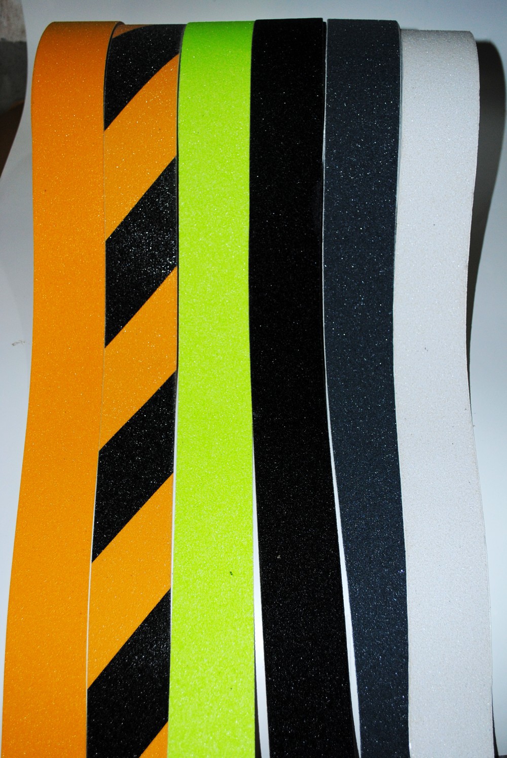 供应各种颜色金刚砂防滑贴 楼梯地板防滑条