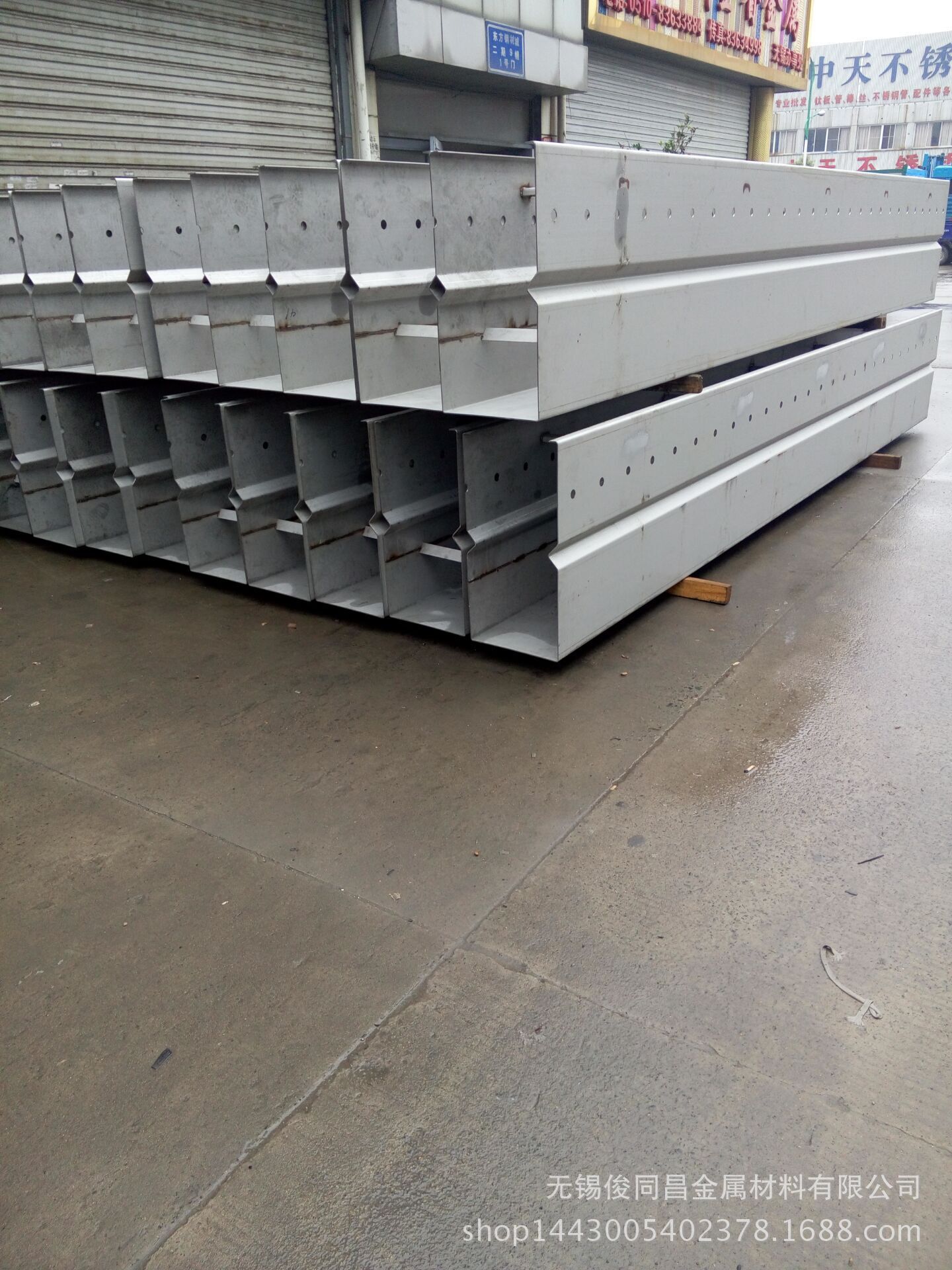 Homegrown machining Customized 304 Stainless steel Triangle weir perforation sedimentation tank water tank