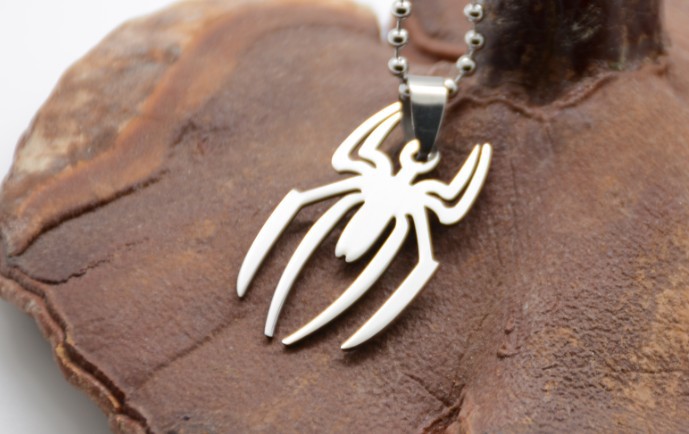 Joyería de acero de titanio de moda europea y americana Spider-Man COLLAR COLGANTE AliExpress eBay Amazon suministro de entrega de una sola pieza