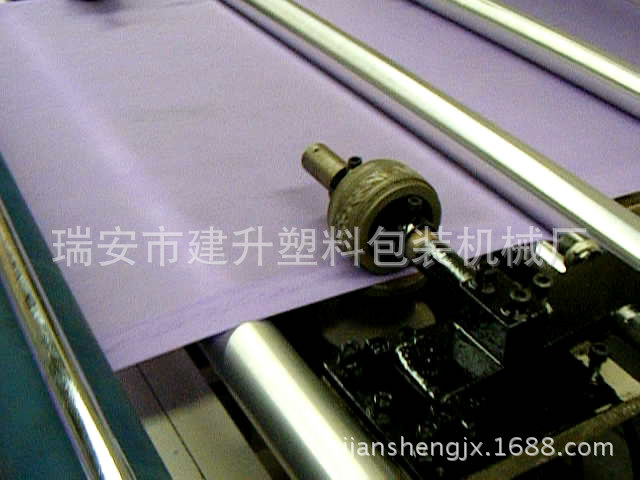 专业生产无纺布裁切机(常年技术指导）