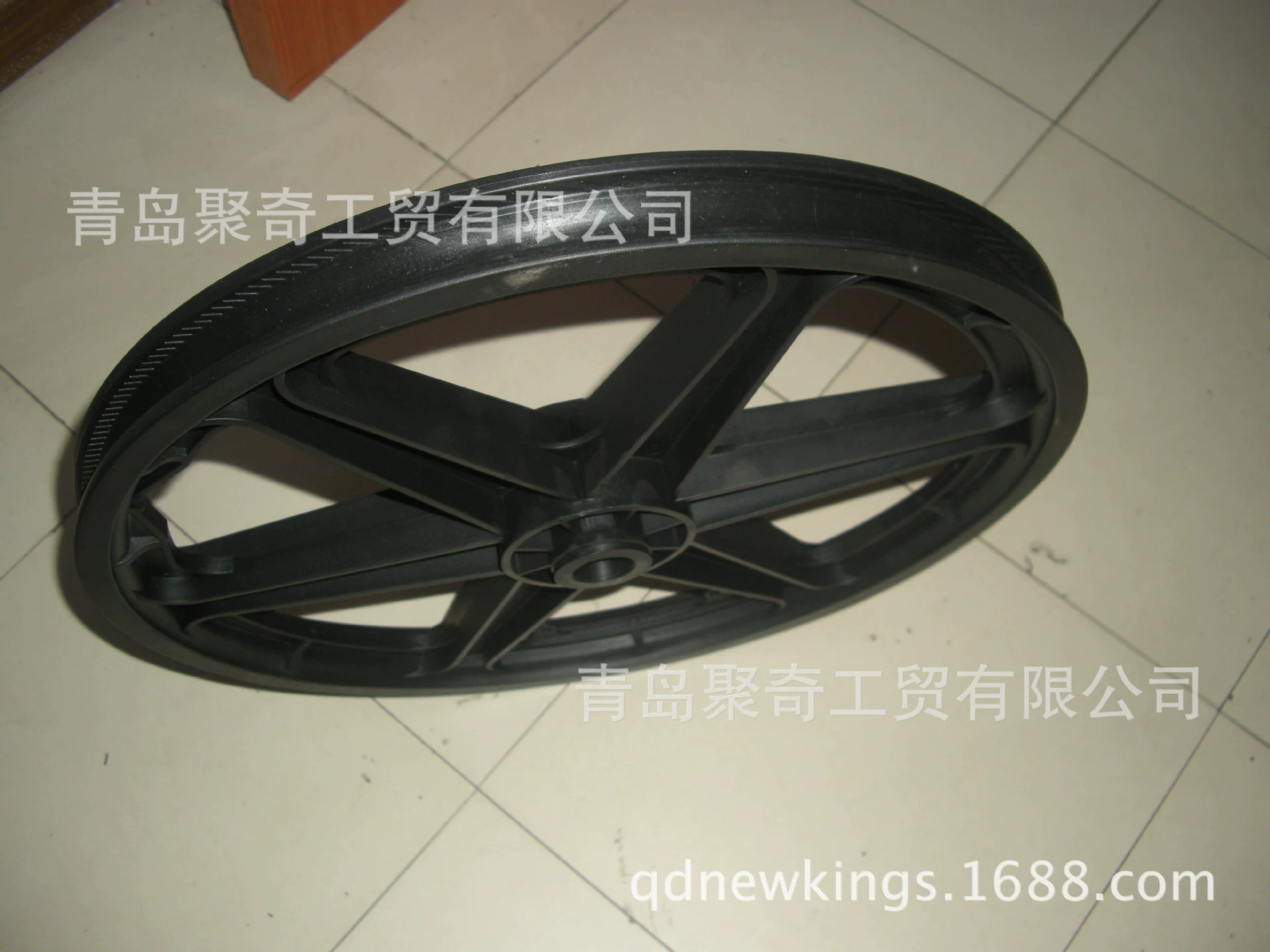 Plastic hub, bike, wheel, restaurant car
