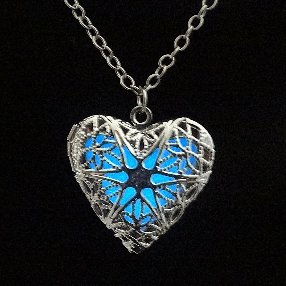 Collar Luminoso En Forma De Corazón Hueco Vendedor Caliente Al Por Mayor Nihaojewelry display picture 6