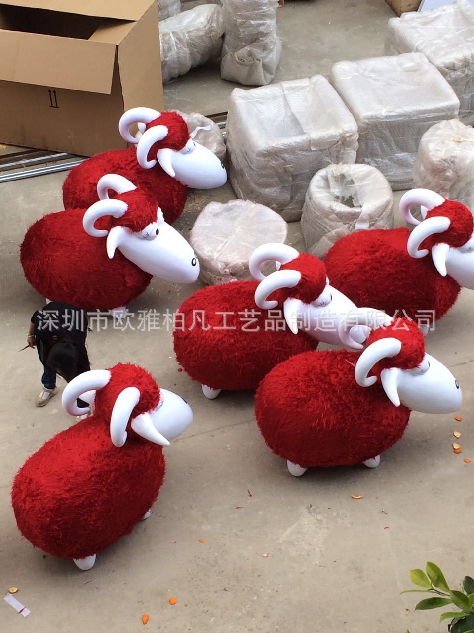 供应大型玻璃钢植绒绵羊 玻璃钢节日卡通 商场广场美陈雕塑