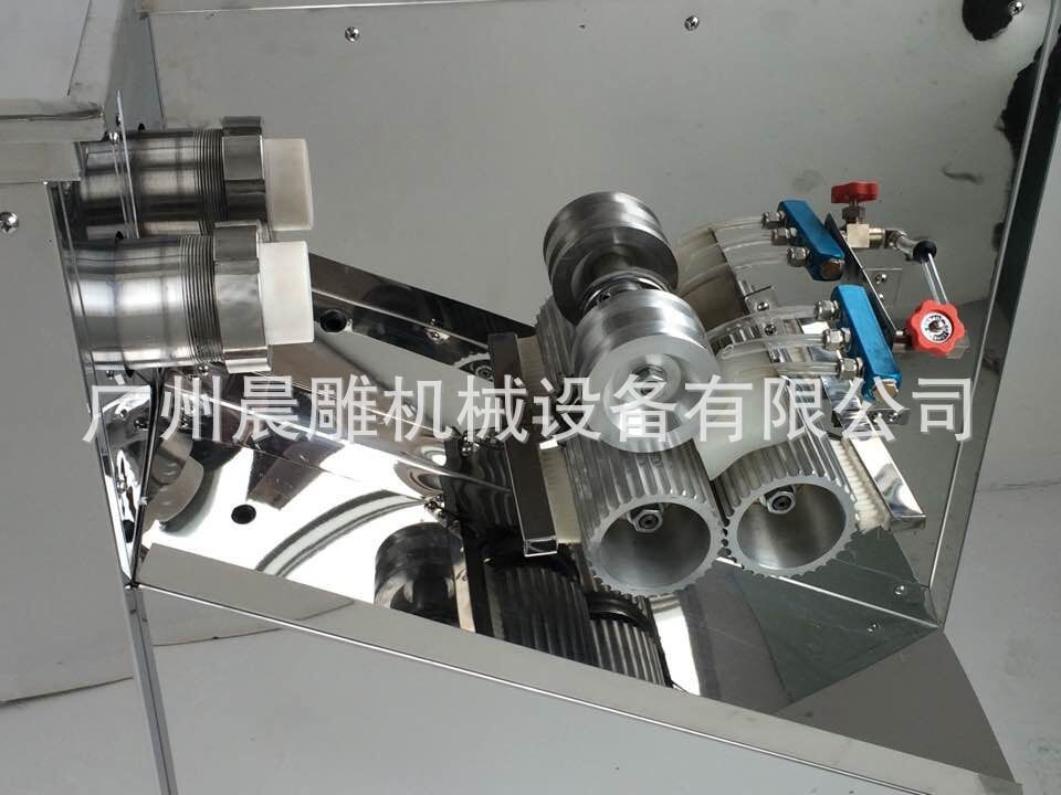 兩條出孔製丸機特寫