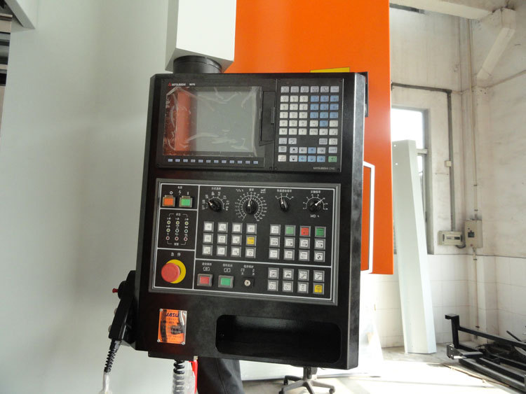 数控镗铣床