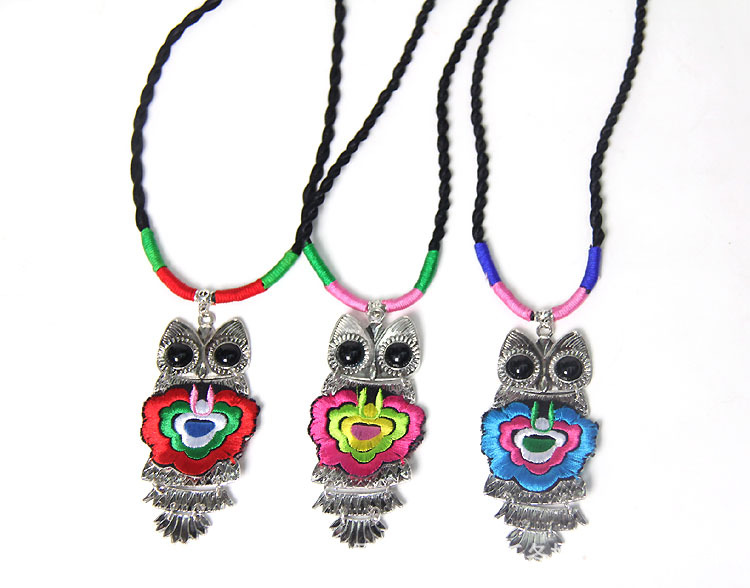 绣花猫头鹰项链