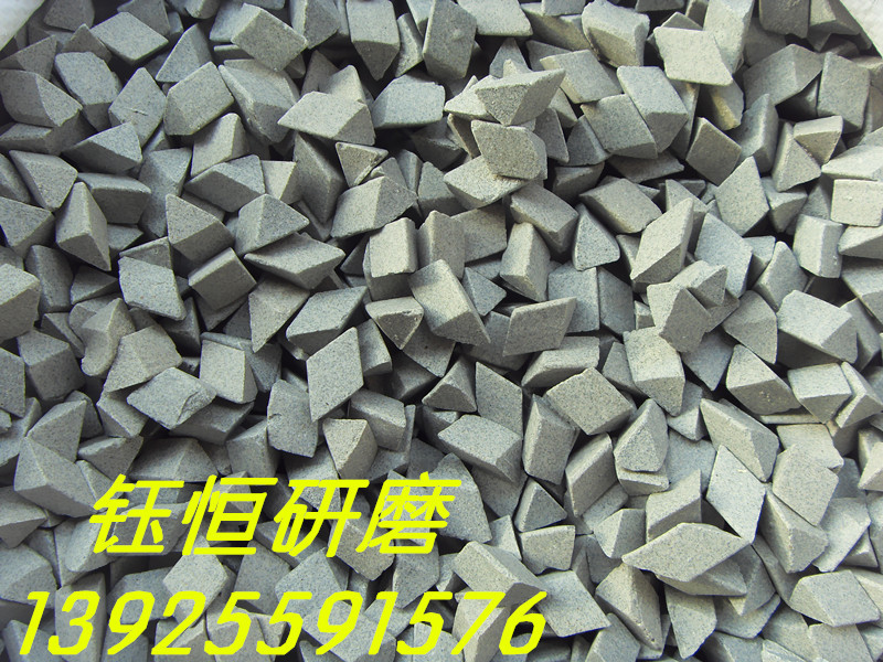 12*12MM斜三角棕刚玉研磨石