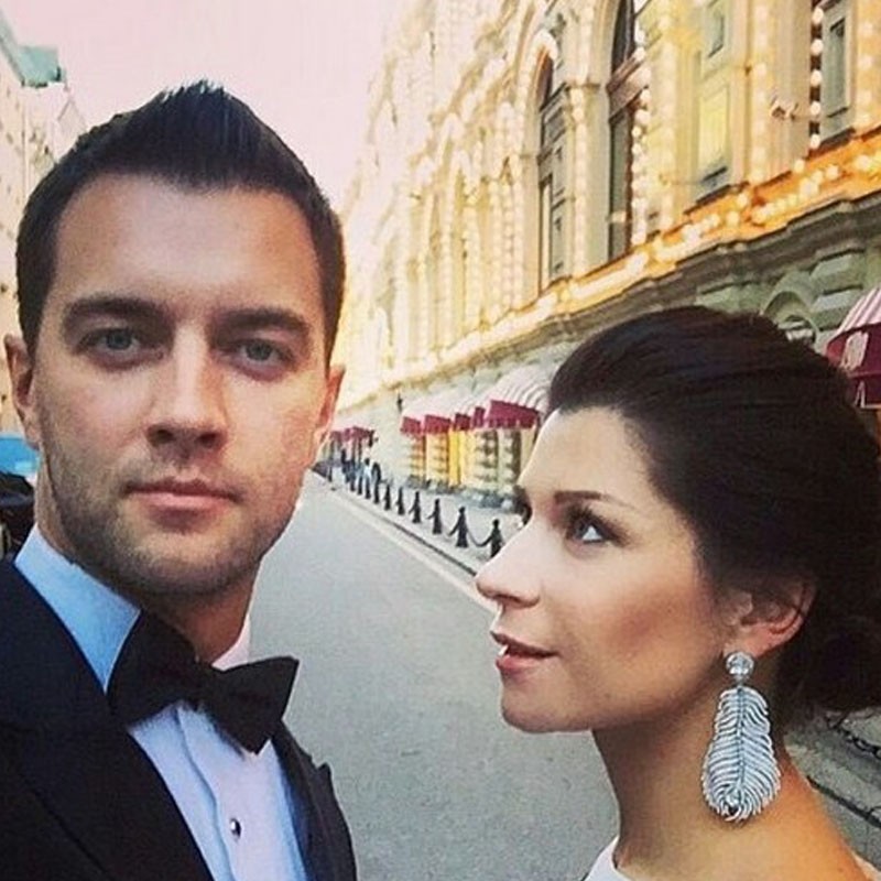 Long fashionable earrings, city style