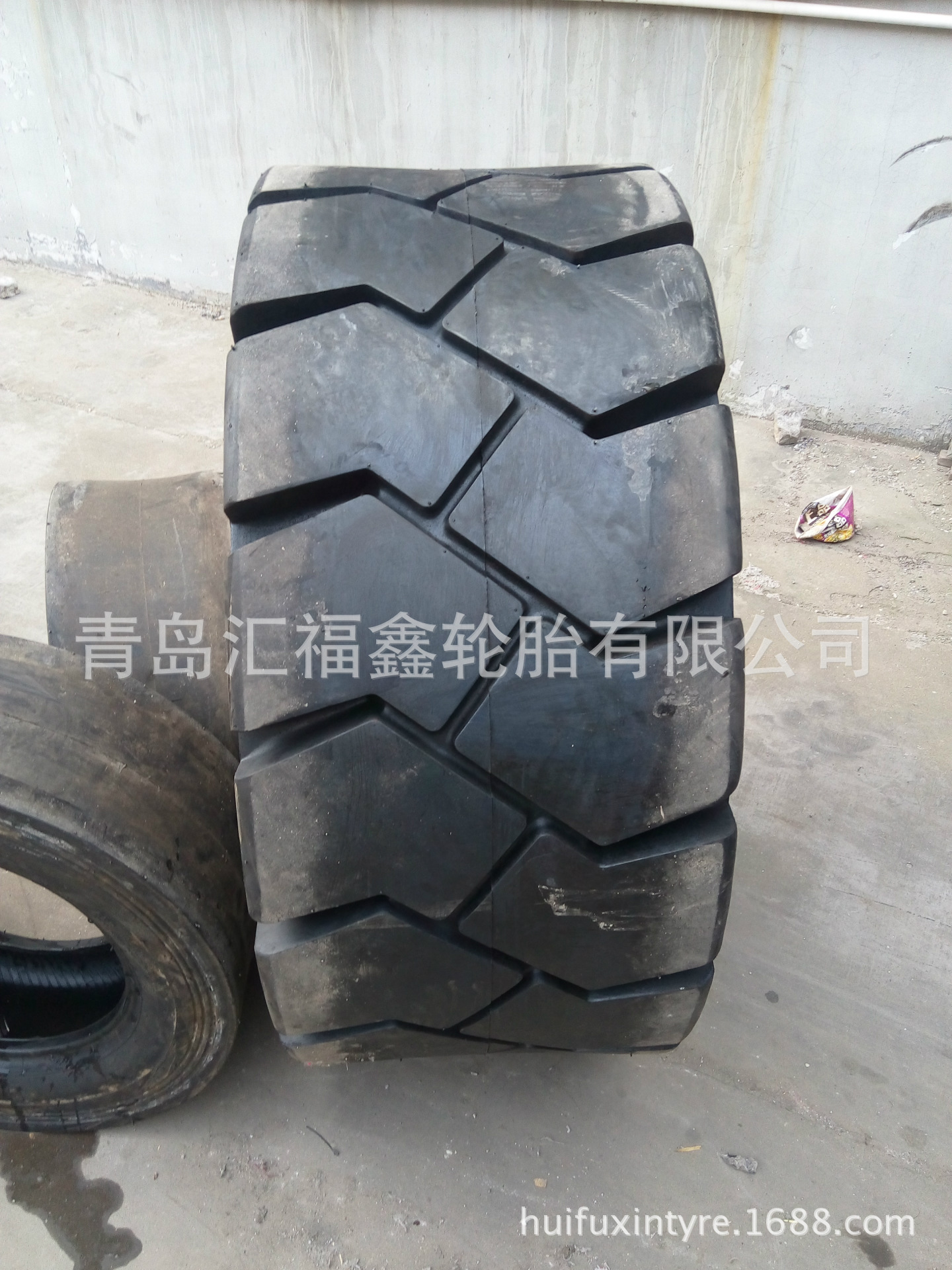 销售实心胎矿井填充轮胎18L-20 工程机械轮胎18LX20 轮胎