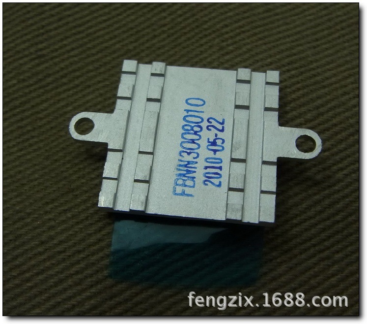 进口CPU芯片IC铝基南北桥显卡散热片导热片带硅胶22x22 孔距29