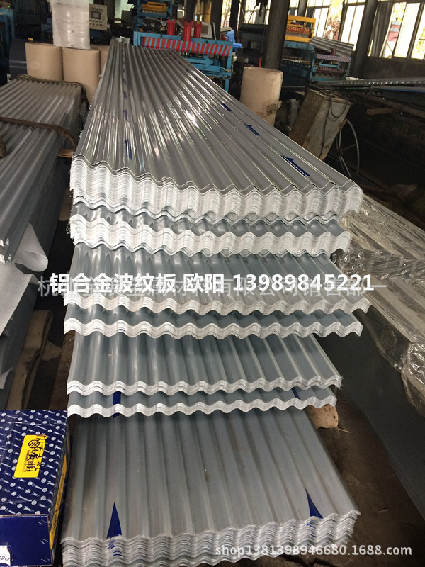 0.8厚 闪银氟碳漆铝镁锰波纹板825型，奥迪4S店波纹板厂家