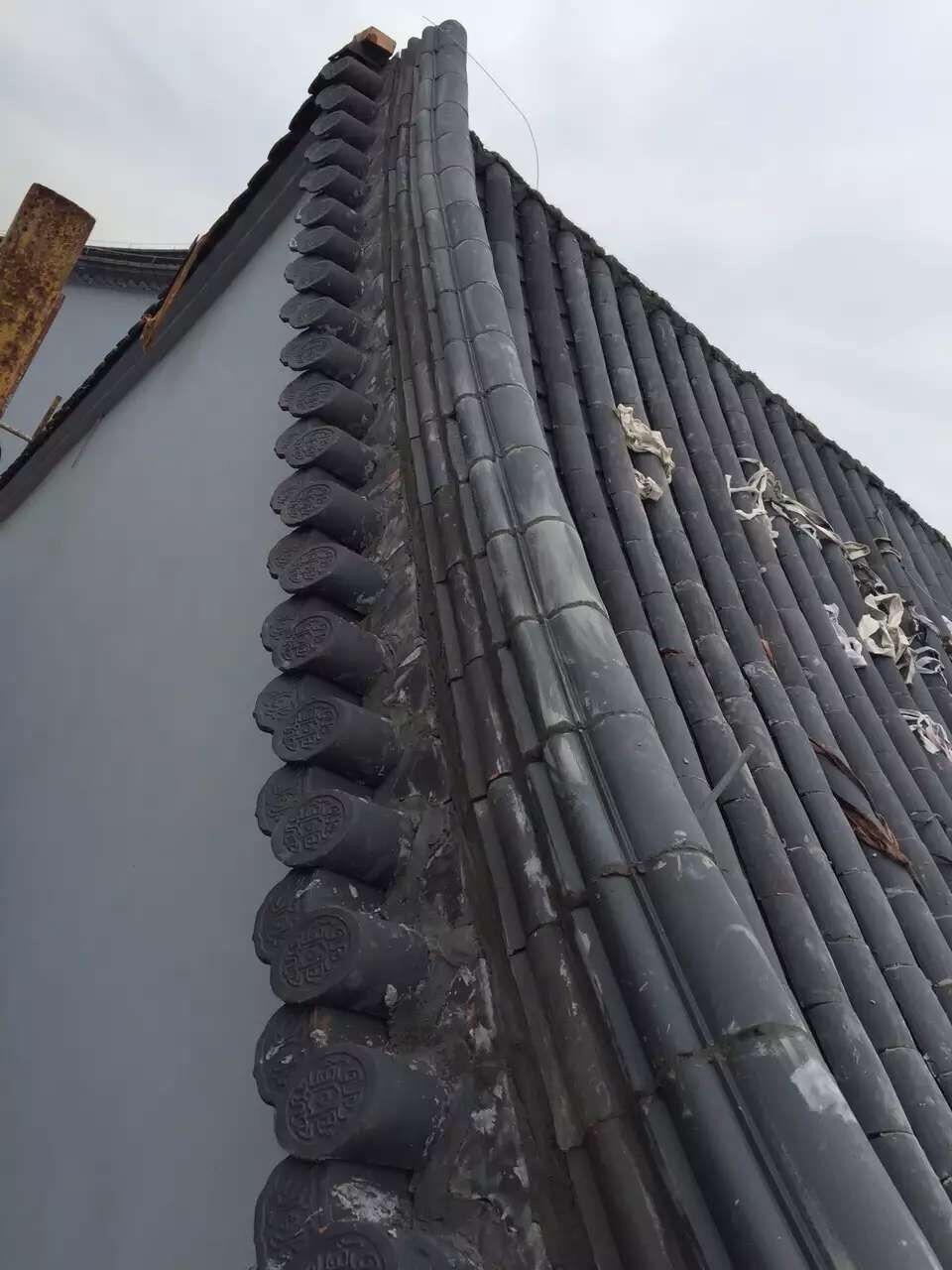 明清徽派马头墙陶土滴水板瓦复古仿古灰色小青瓦中式黏土防水汉瓦-阿里巴巴
