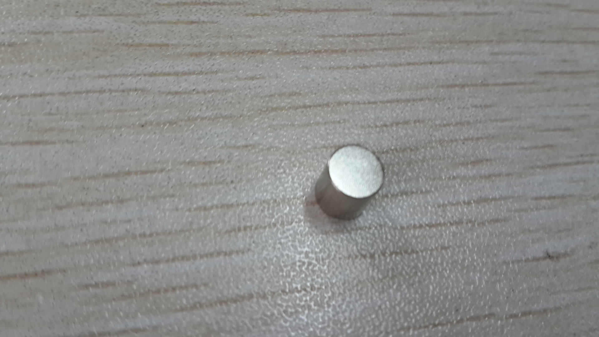 强磁6*4 磁棒磁铁 磁钢 吸铁石  厂家直销；圆形钕铁硼强磁铁6X4